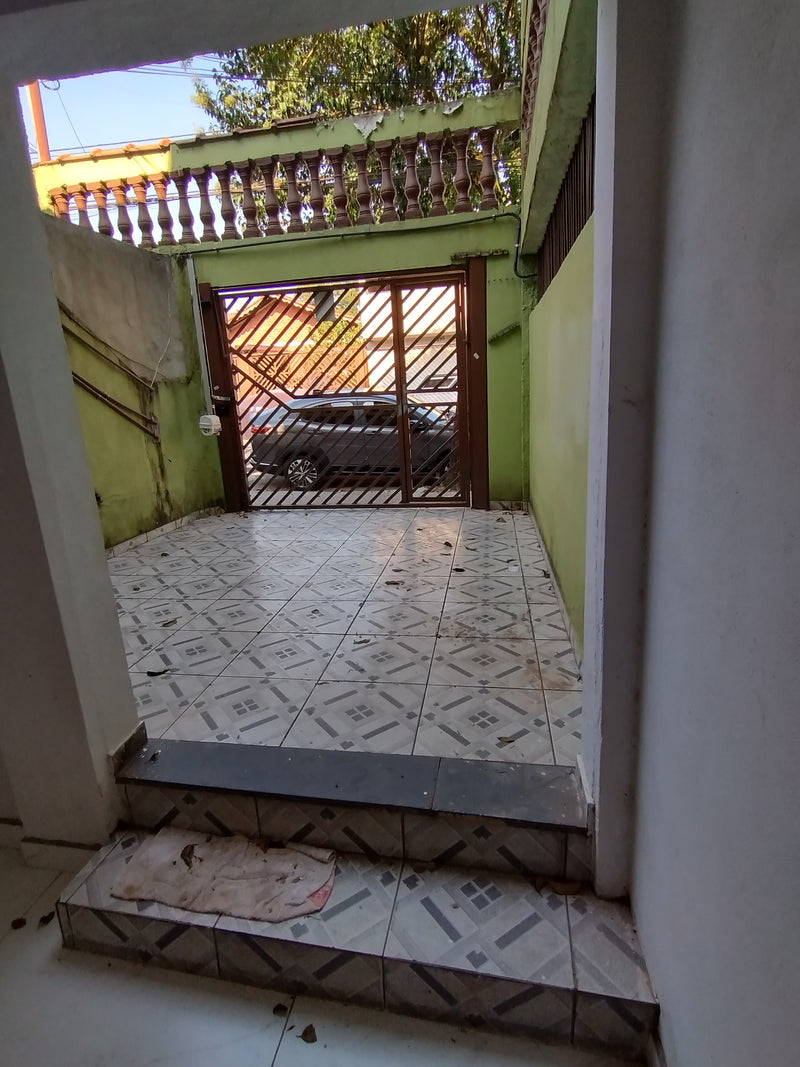 ALUGAMOS MAIS UM ✅.          Casa independente com dois cômodos, lavanderia e uma vaga no Capuava