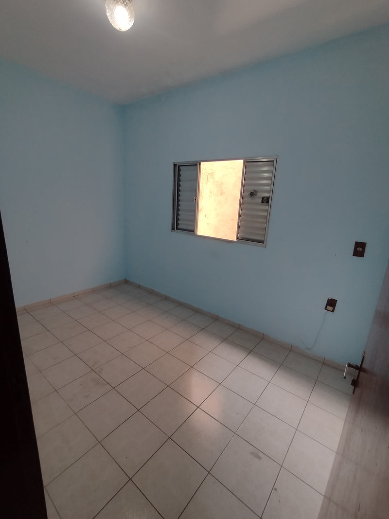 Casa com dois dormitórios na vila João Ramalho