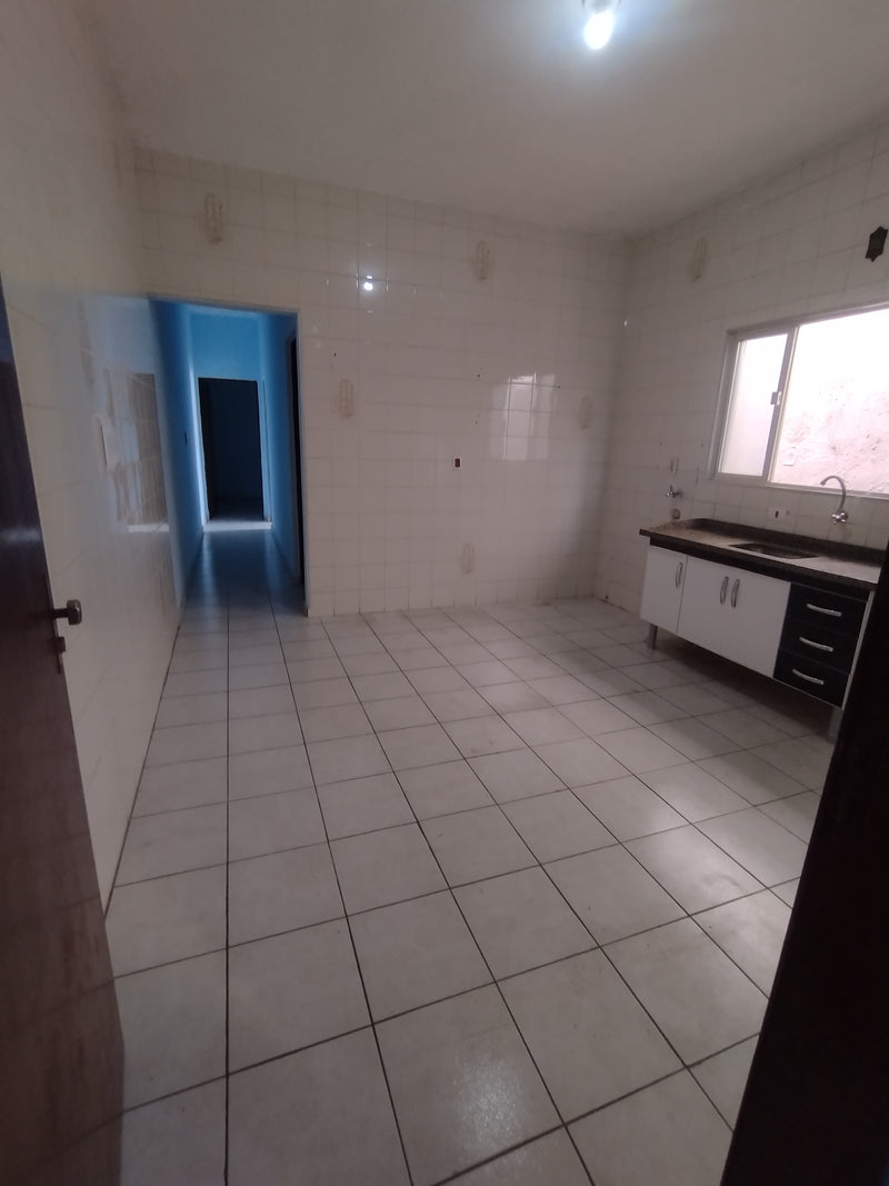 Casa com dois dormitórios na vila João Ramalho