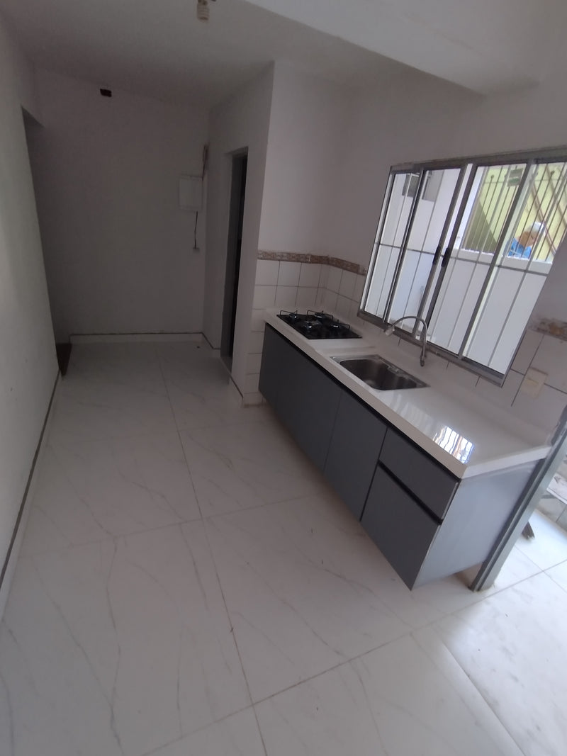 ALUGAMOS MAIS UM ✅.          Casa independente com dois cômodos, lavanderia e uma vaga no Capuava