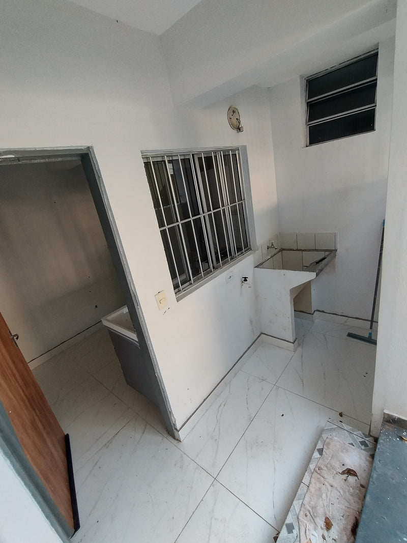 ALUGAMOS MAIS UM ✅.          Casa independente com dois cômodos, lavanderia e uma vaga no Capuava